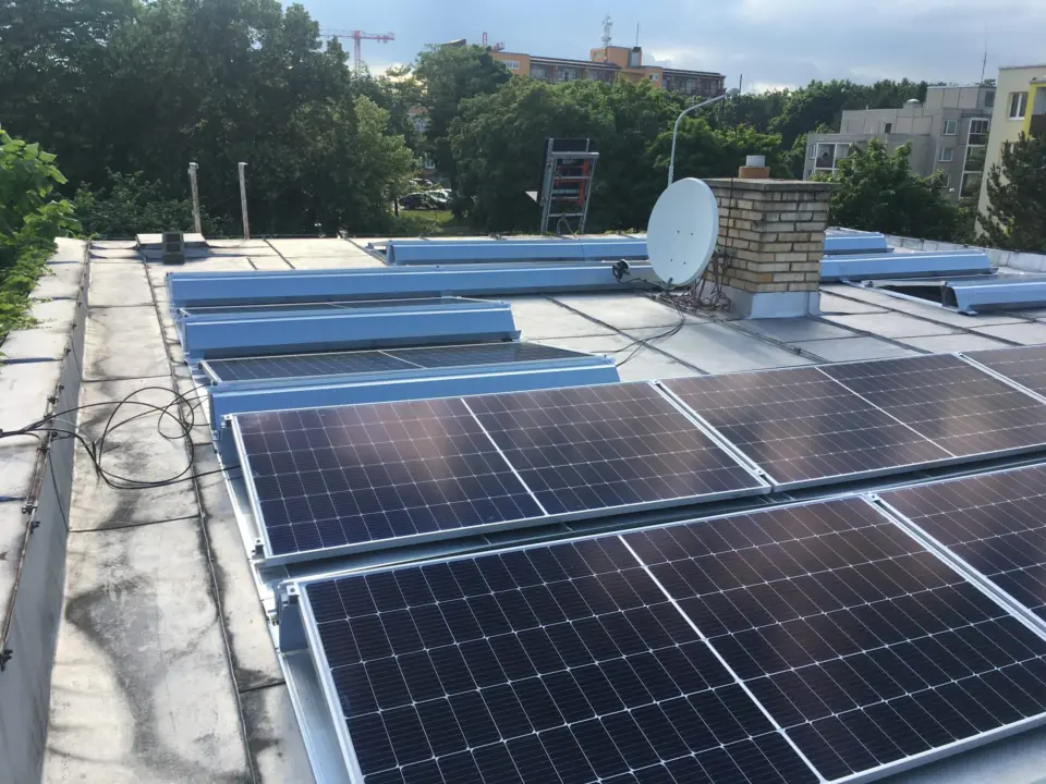 FVE 10 kW a tepelné čerpadlo RHPi 16 kW, Praha-Rektorská – fotografie 2