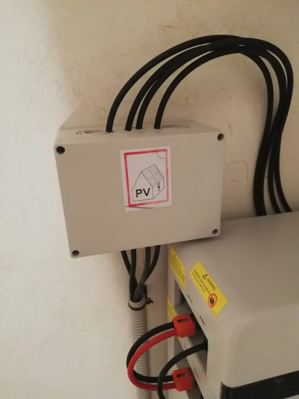 FVE SolaX 10 kW na rodinném domě, Praha – fotografie 11