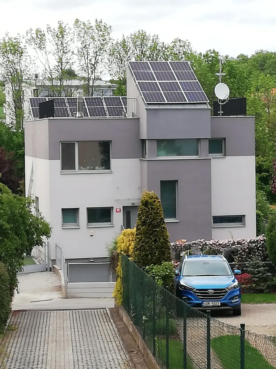 FVE SolaX 5 kW, Praha-Nebušice – fotografie 2