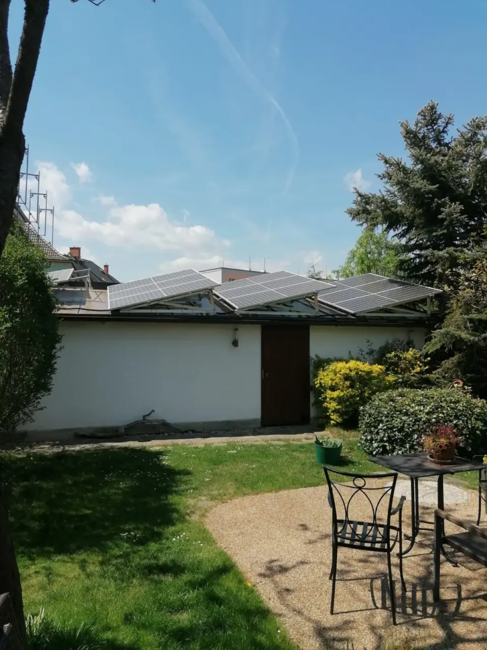 FVE 10 kWp s EPS boxem v prvorepublikové zástavbě, Česká Lípa – fotografie 3