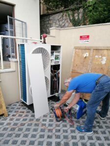 Montáž tepelného čerpadla o výkonu 26 Kw na bytový dům