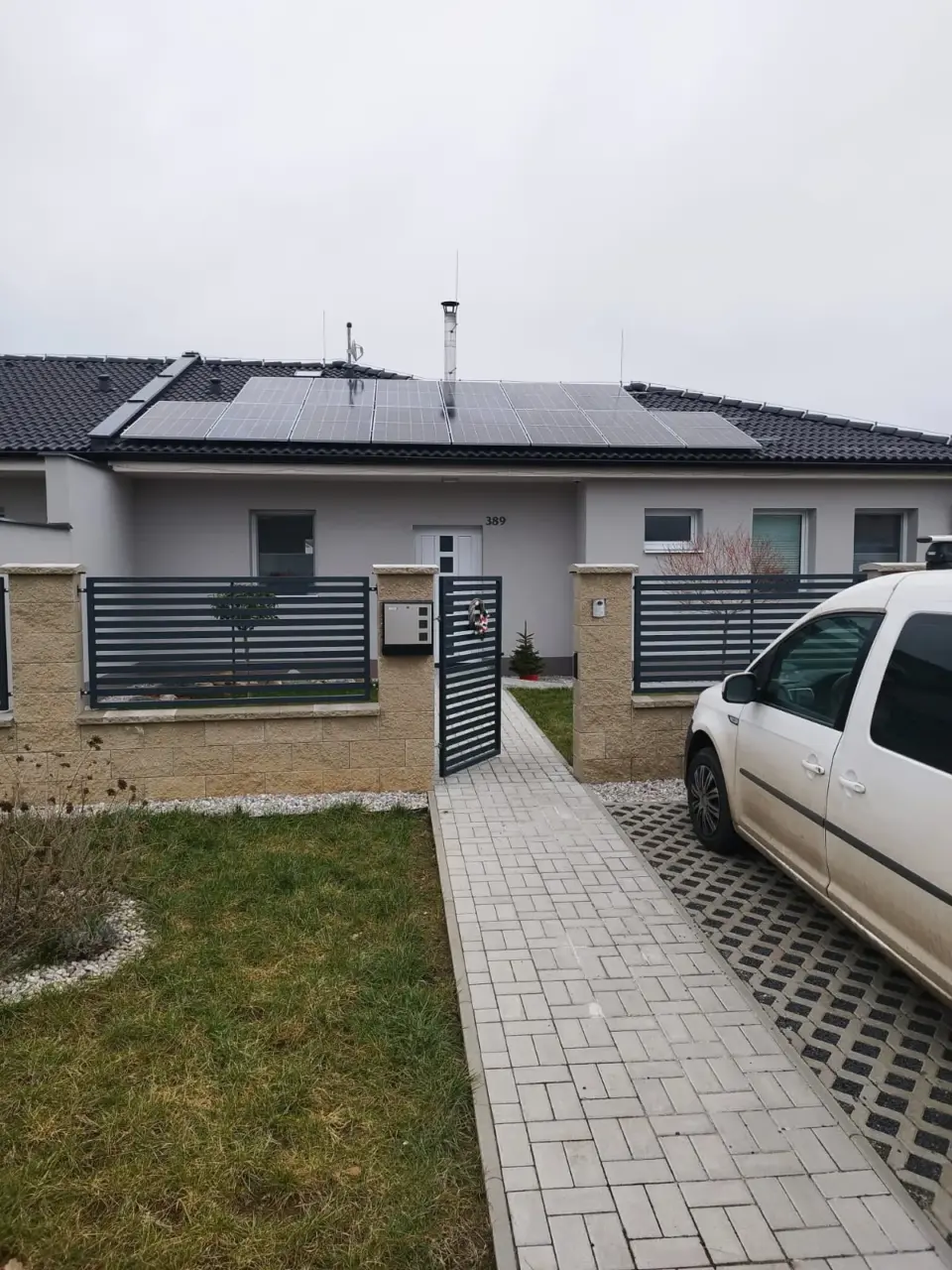 FVE 10 kW se stojanem pro sádrokarton, Žatec – fotografie 2