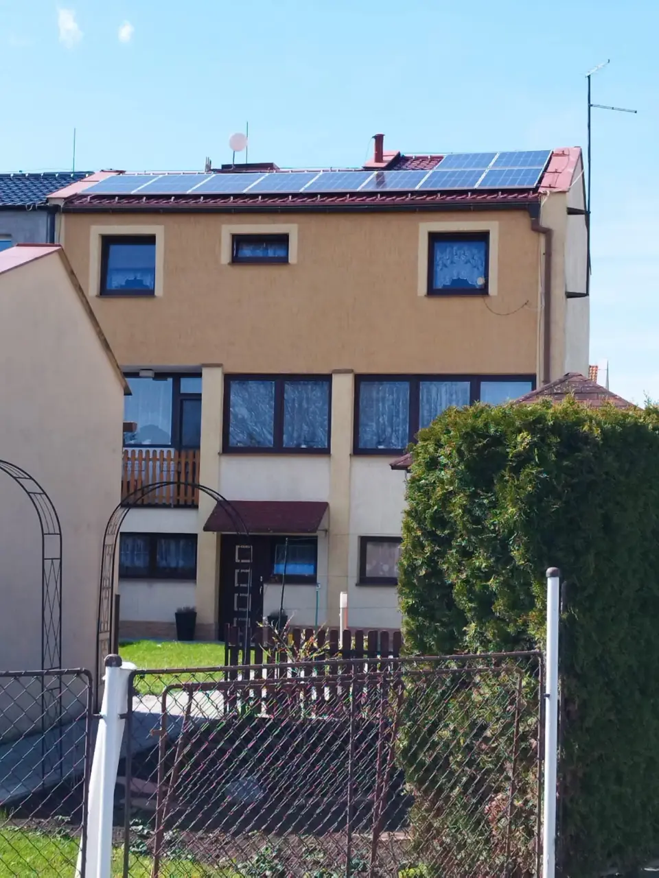 FVE 10 kW s EPS na plechové střeše – fotografie 2