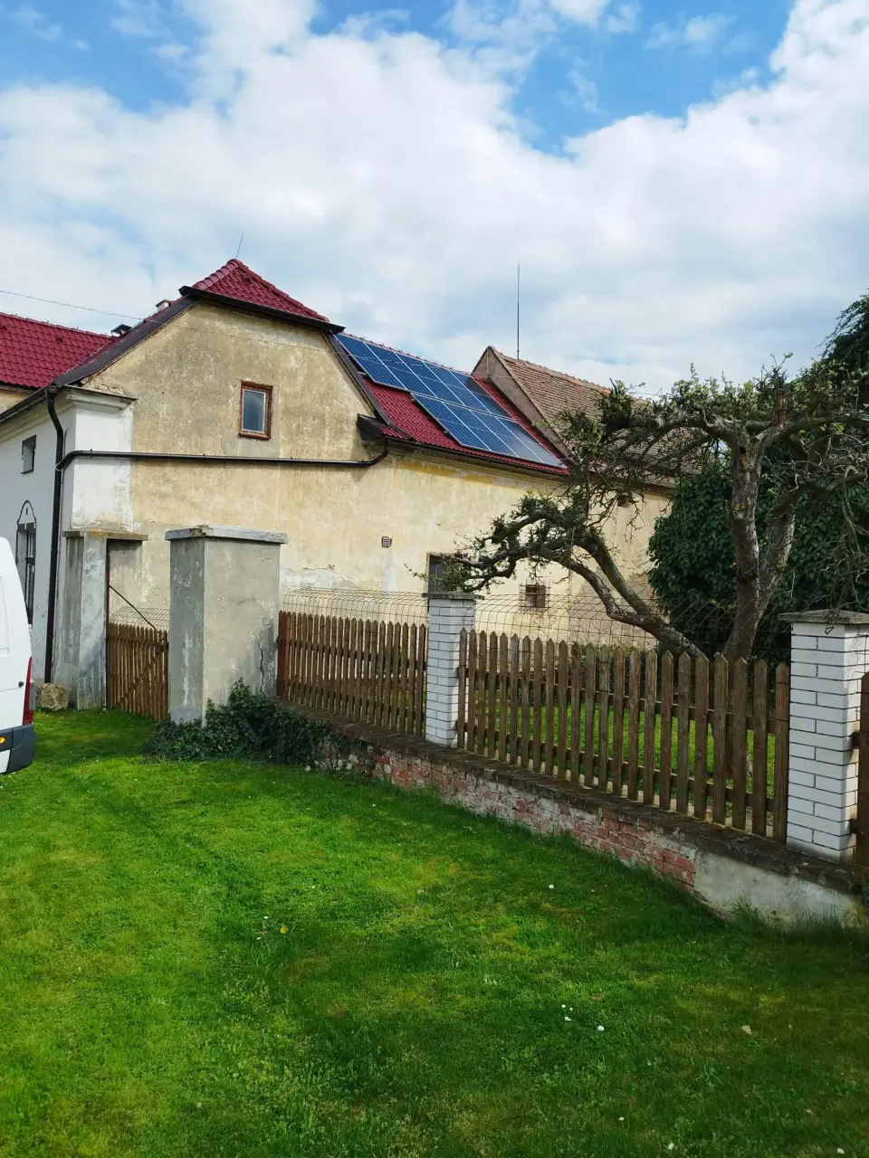 FVE se střídačem 15 kW a EPS, statek na Žatecku – fotografie 2