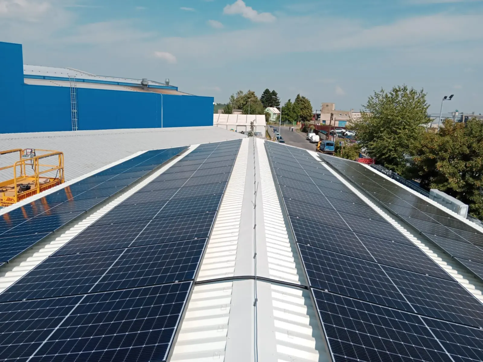 Fotovoltaická elektrárna 30 kWp na střeše průmyslové haly ve Slaném